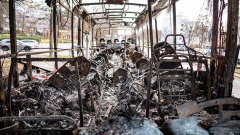 Innenansicht eines komplett ausgebrannten Reisebusses