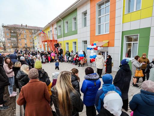 Wiedereröffnung eine Kindergartens 2024 in der von Russland besetzten ukrainischen Stadt Mariupol