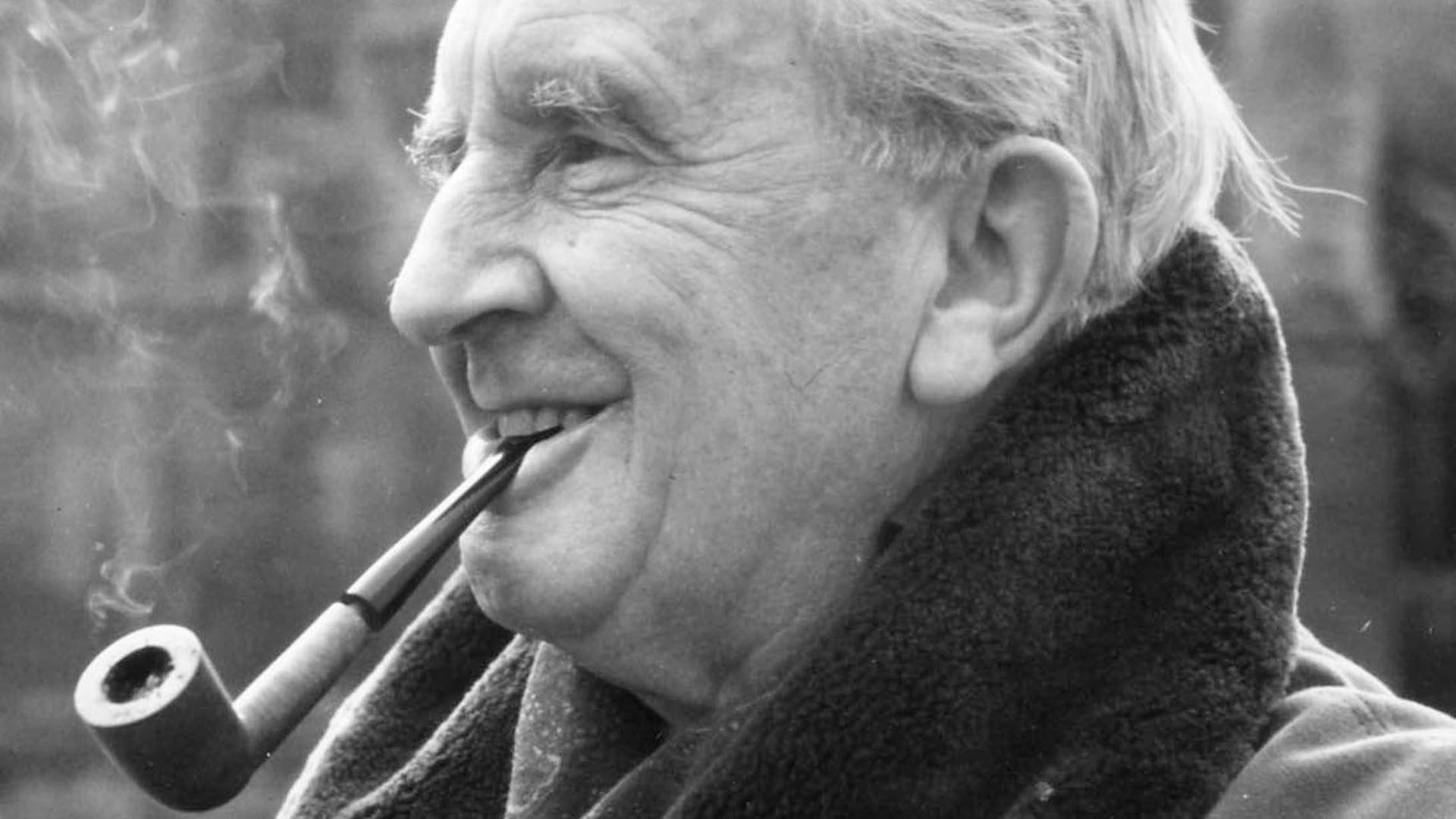 Der Schriftsteller J.R.R. Tolkien im Porträt