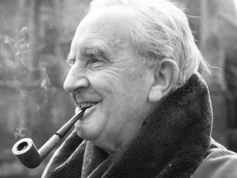 Der Schriftsteller J.R.R. Tolkien im Porträt