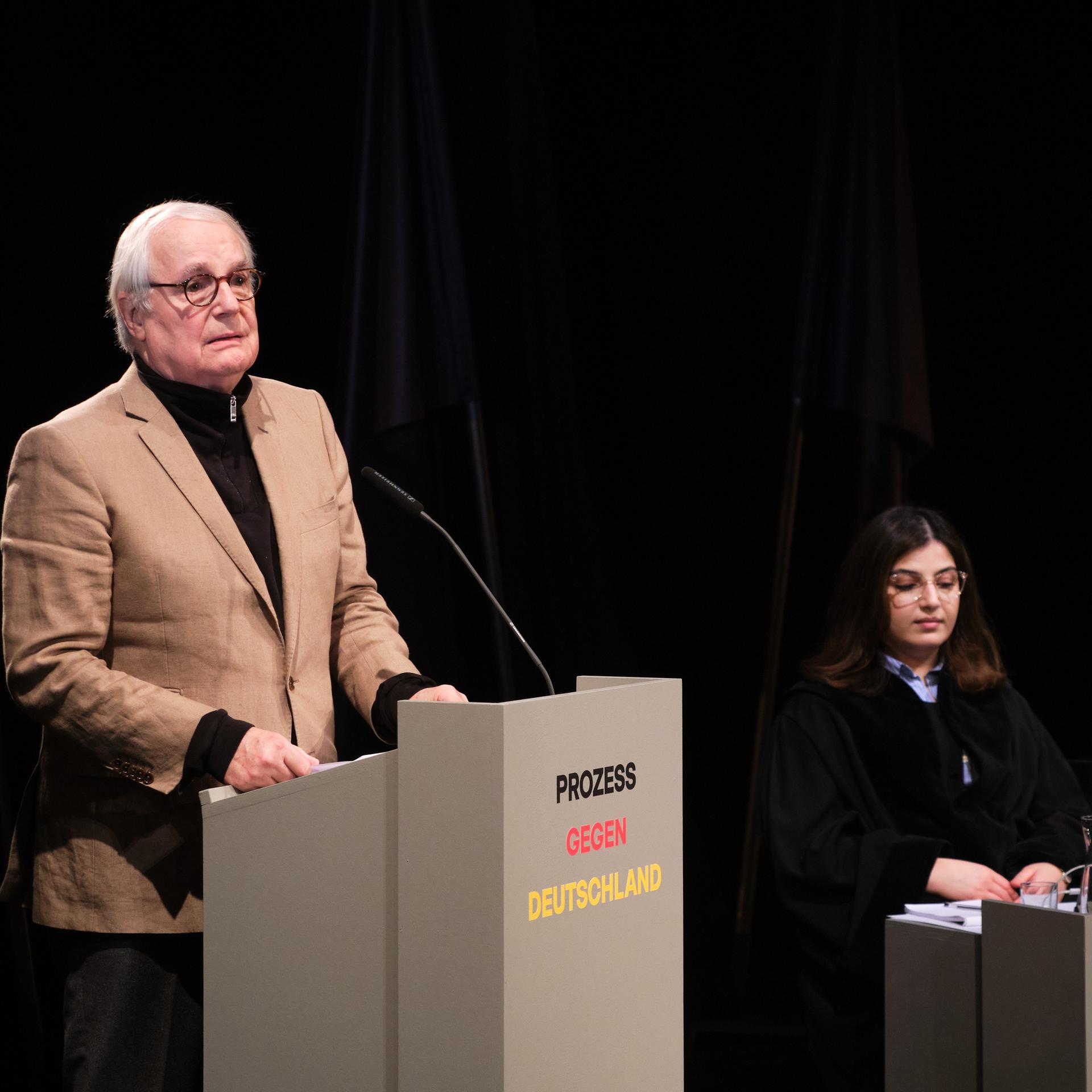 Prozess gegen Deutschland: Milo Rau verhandelt in Hamburg 3 Tage AfD-Verbot