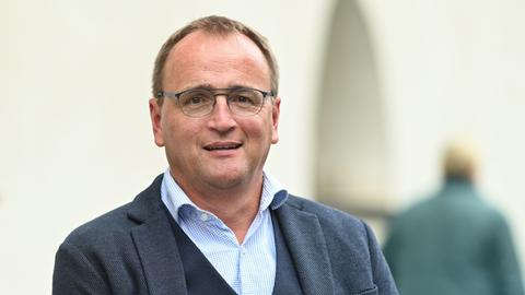 Porträt von Markus Ewald im dunklen Sakko