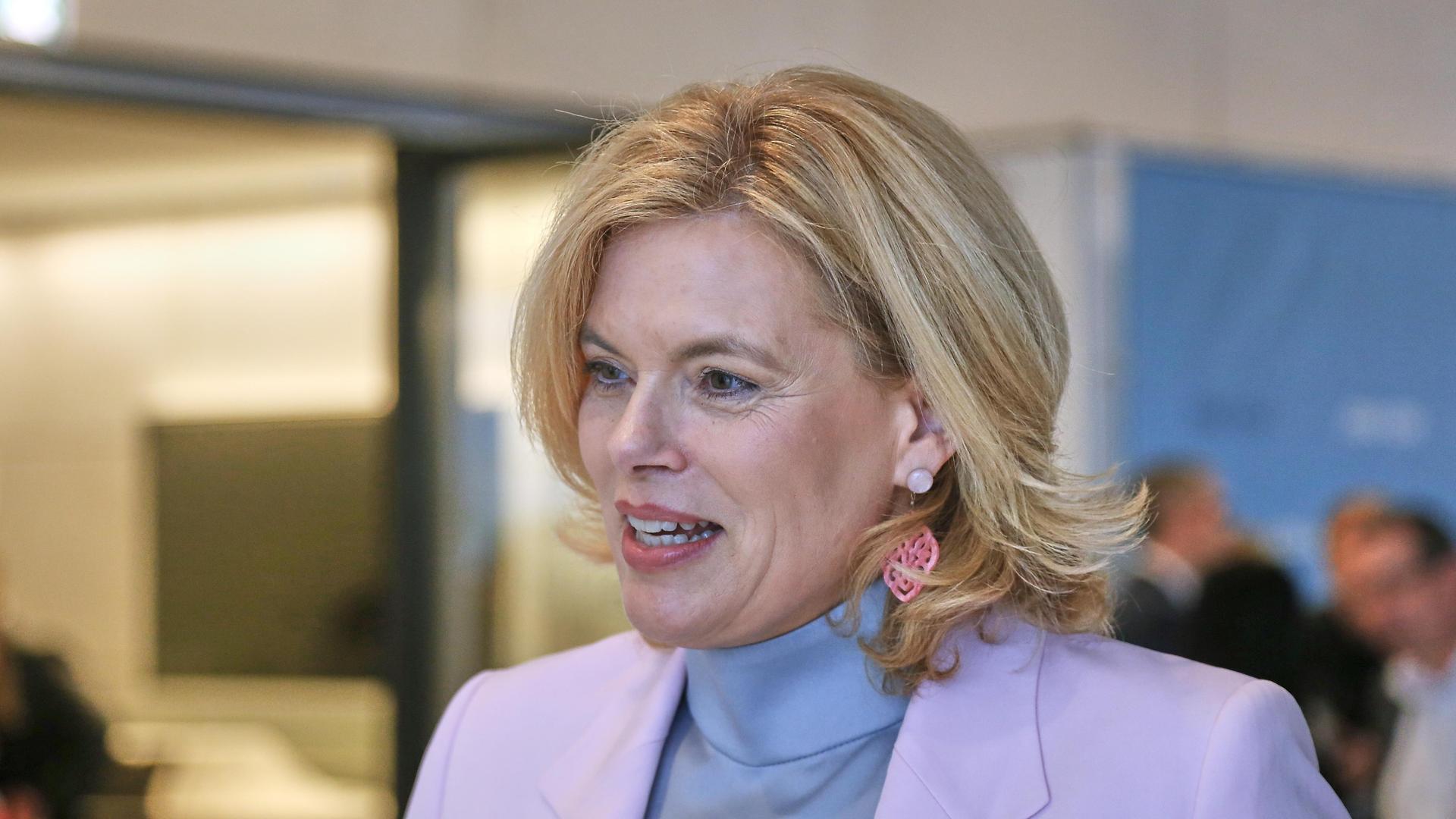 CDU-Politikerin Julia Klöckner vor der Fraktionssitzung von CDU/CSU CDU-Politikerin Julia Klöckner vor der Fraktionssitzung von CDU/CSU