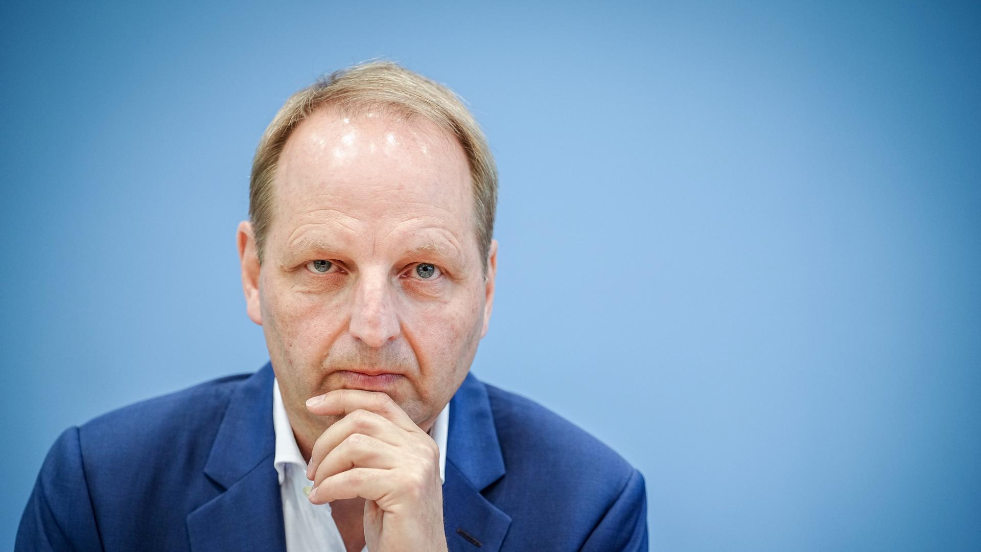 Der CDU-Bundestagsabgeordneter Thomas Heilmann gibt in der Bundespressekonferenz eine Pressekonferenz. 