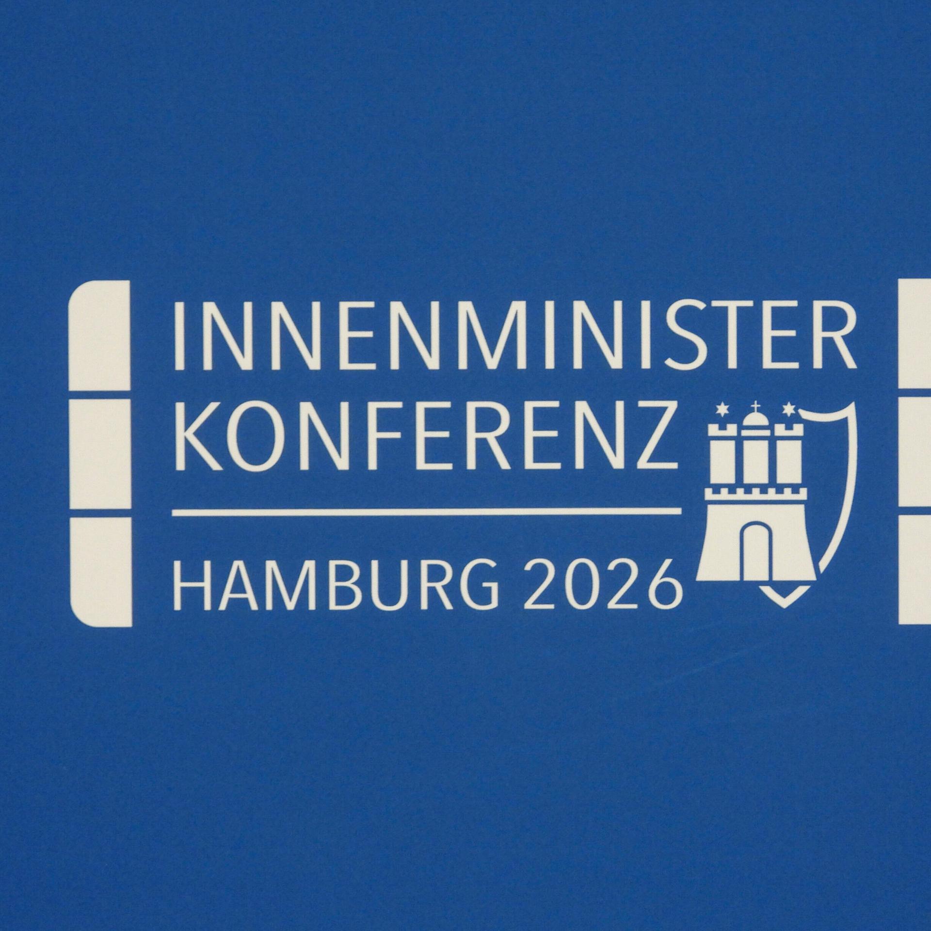 Das Logo der Innenministerkonferenz in Hamburg