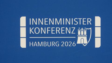 Das Logo der Innenministerkonferenz in Hamburg