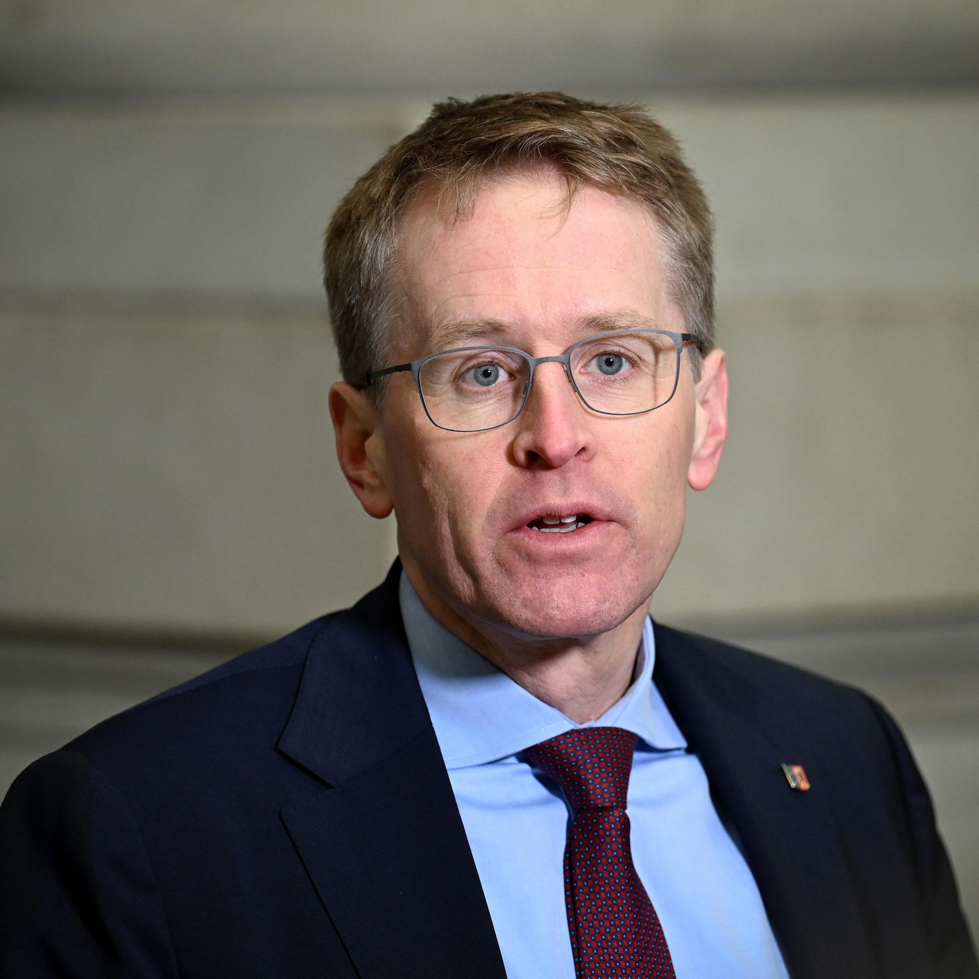 Daniel Günther (CDU), Ministerpräsident von Schleswig-Holstein, gibt vor der Sitzung des Bundesrates ein Statement. 