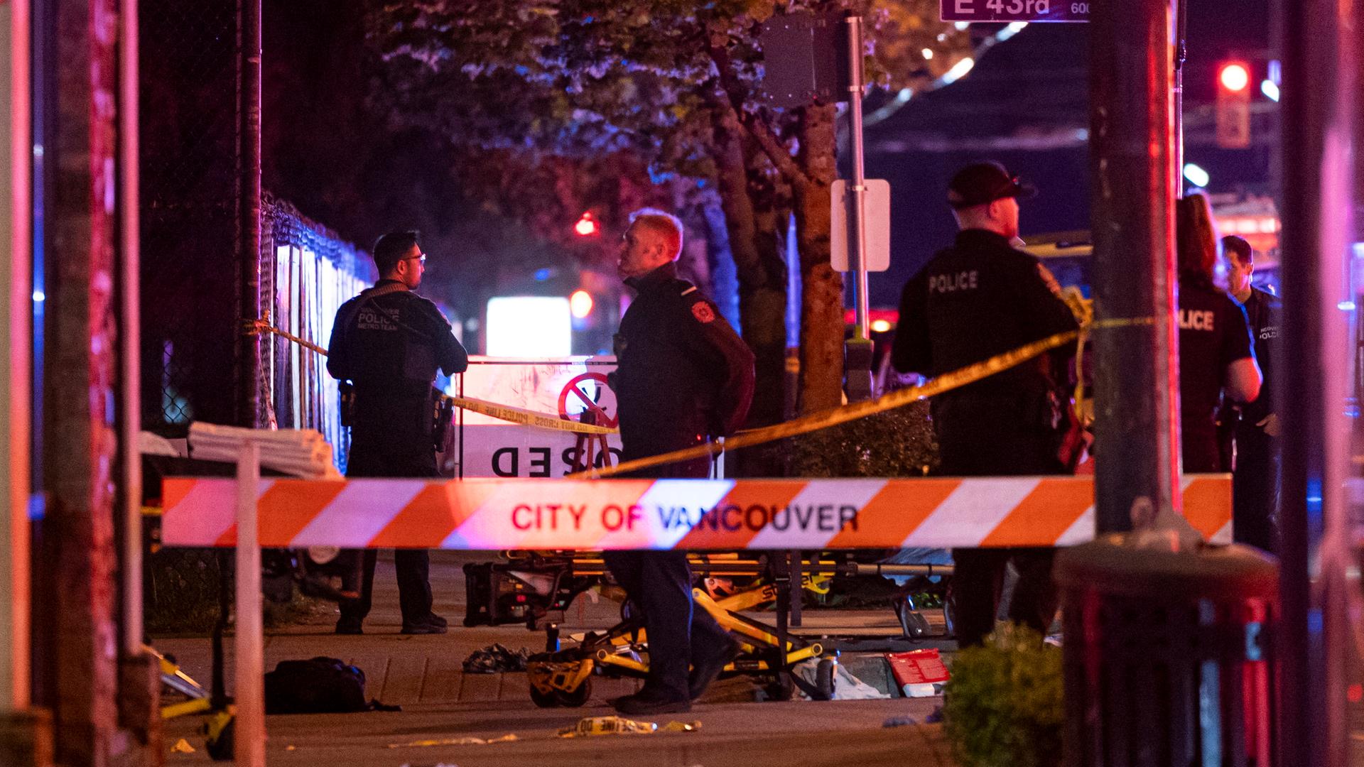 Polizeieinsatz in Vancouver, nachdem in der kanadischen Stadt ein Autofahrer in eine Menschenmenge gerast war und mehrere Menschen tötete. Polizeieinsatz in Vancouver, nachdem in der kanadischen Stadt ein Autofahrer in eine Menschenmenge gerast war und mehrere Menschen tötete.