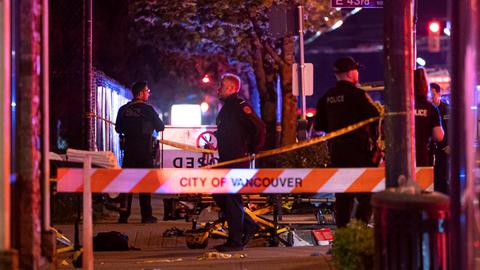 Polizeieinsatz in Vancouver, nachdem in der kanadischen Stadt ein Autofahrer in eine Menschenmenge gerast war und mehrere Menschen tötete.