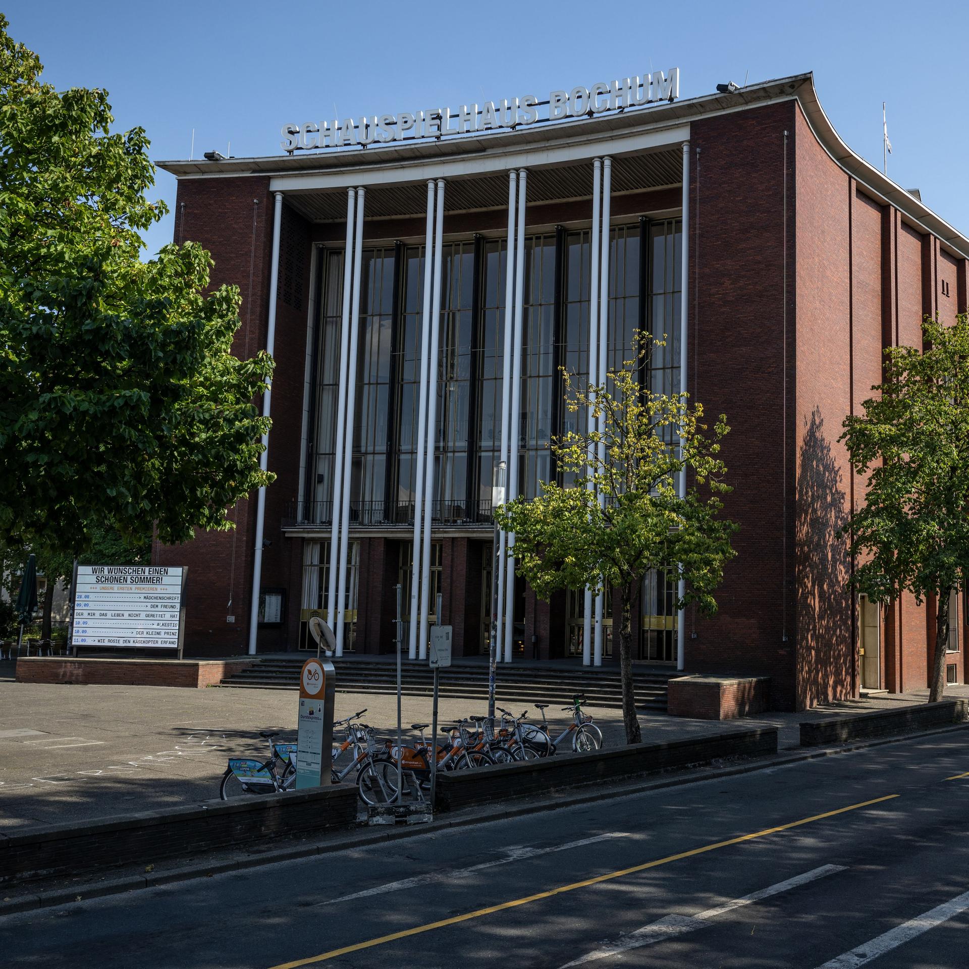 Theater - Tumult bei Premiere am Schauspielhaus Bochum: Zuschauer greifen Schauspieler an