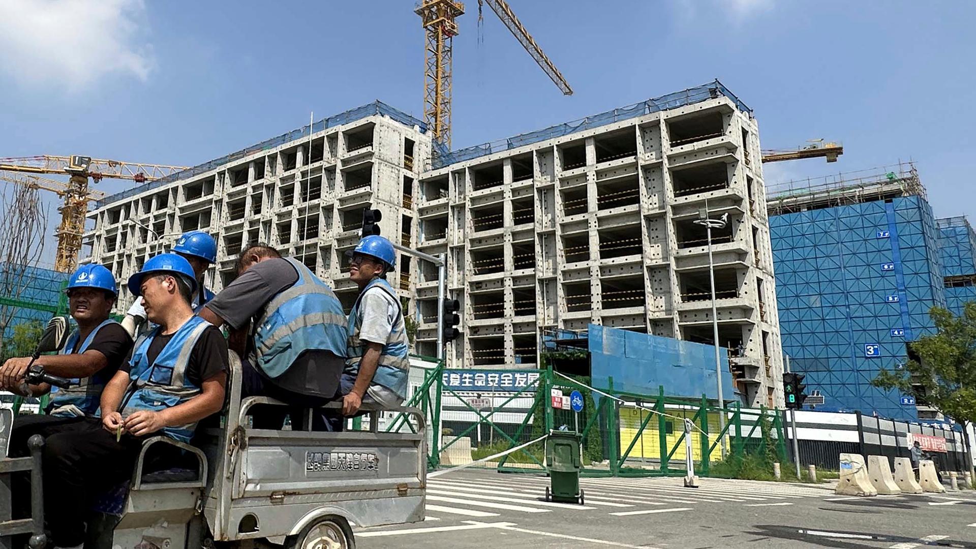Der chinesische Konzern "Country Garden" baute zahlreiche Wohnungen - hier der Blick auf ein Projekt in der chinesischen Hauptstadt Peking im August 2023. Der chinesische Konzern "Country Garden" baute zahlreiche Wohnungen - hier der Blick auf ein Projekt in der chinesischen Hauptstadt Peking im August 2023.