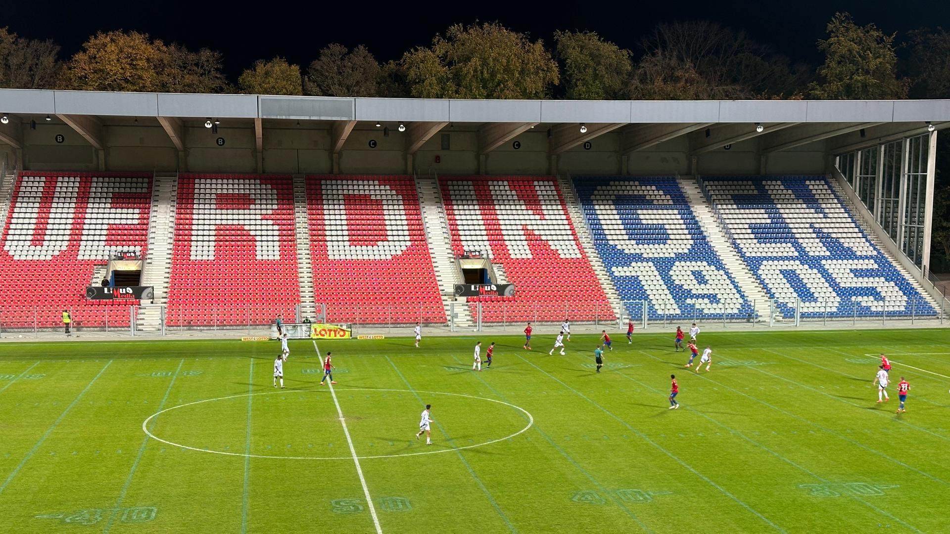 Leere Ränge beim Spiel zwischen dem KFC Uerdingen und Fortuna Düsseldorf II. Leere Ränge beim Spiel zwischen dem KFC Uerdingen und Fortuna Düsseldorf II.