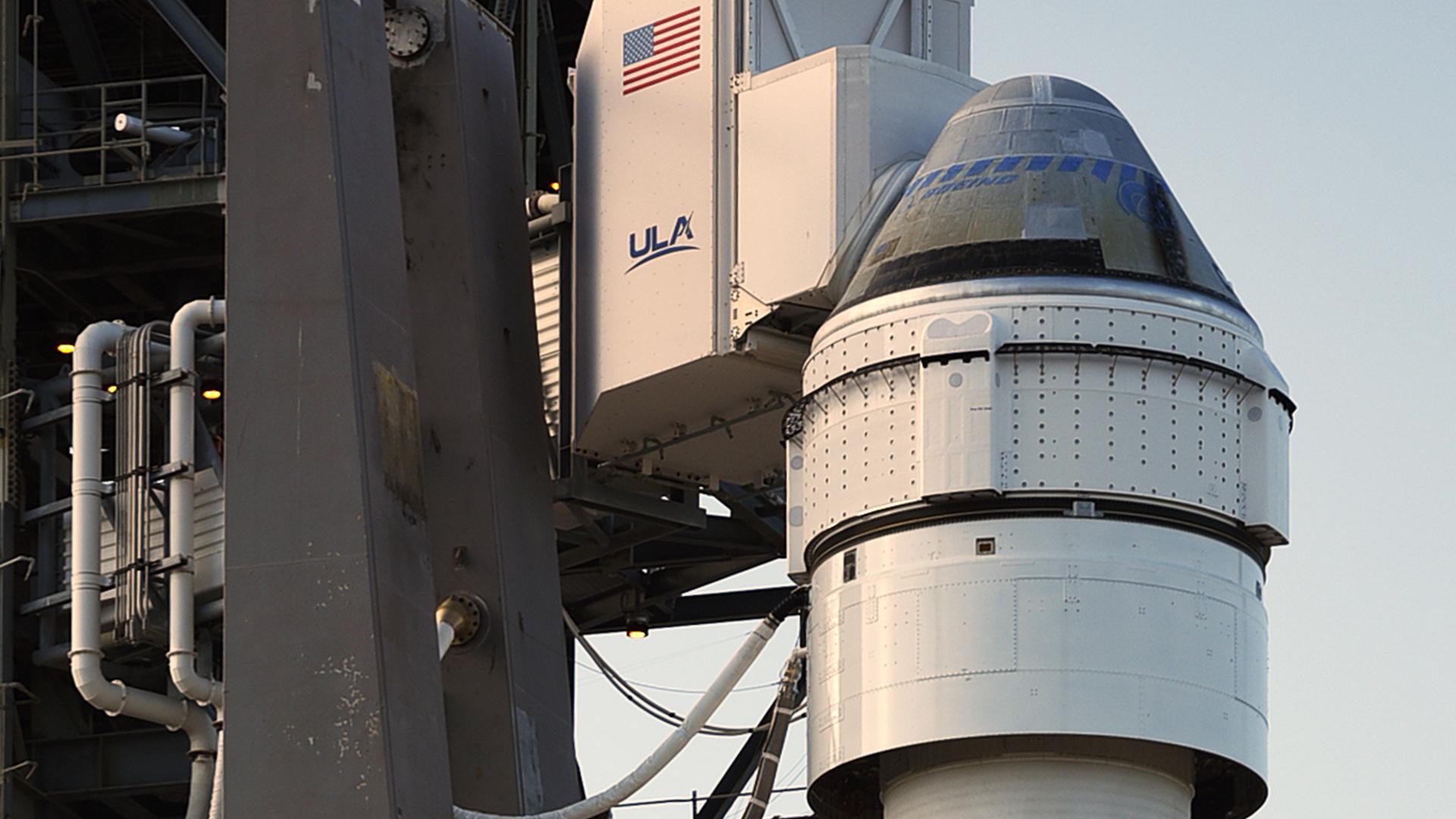 Die Starliner-Raumkapsel, verbunden mit einem Turm.