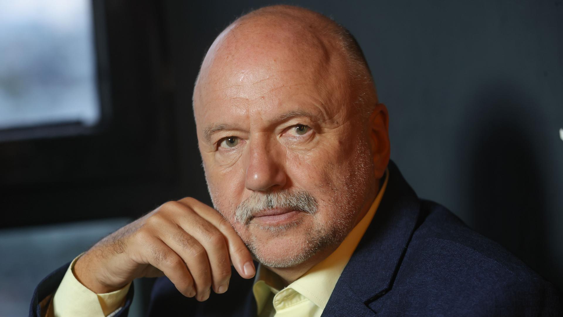 Andrej Kurkow blickt in die Kamera Andrej Kurkow blickt in die Kamera