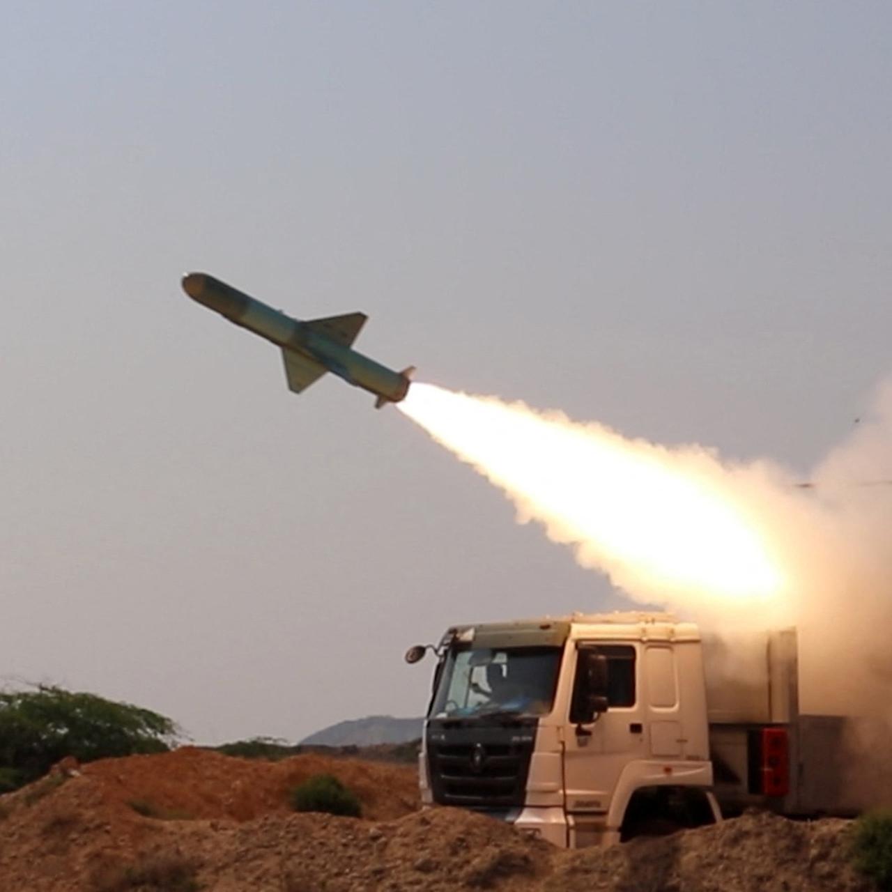 Das Foto von der iranischen Revolutionsgarde zeigt den Abschuss einer Rakete im Rahmen einer Militärübung im Februar 2026.