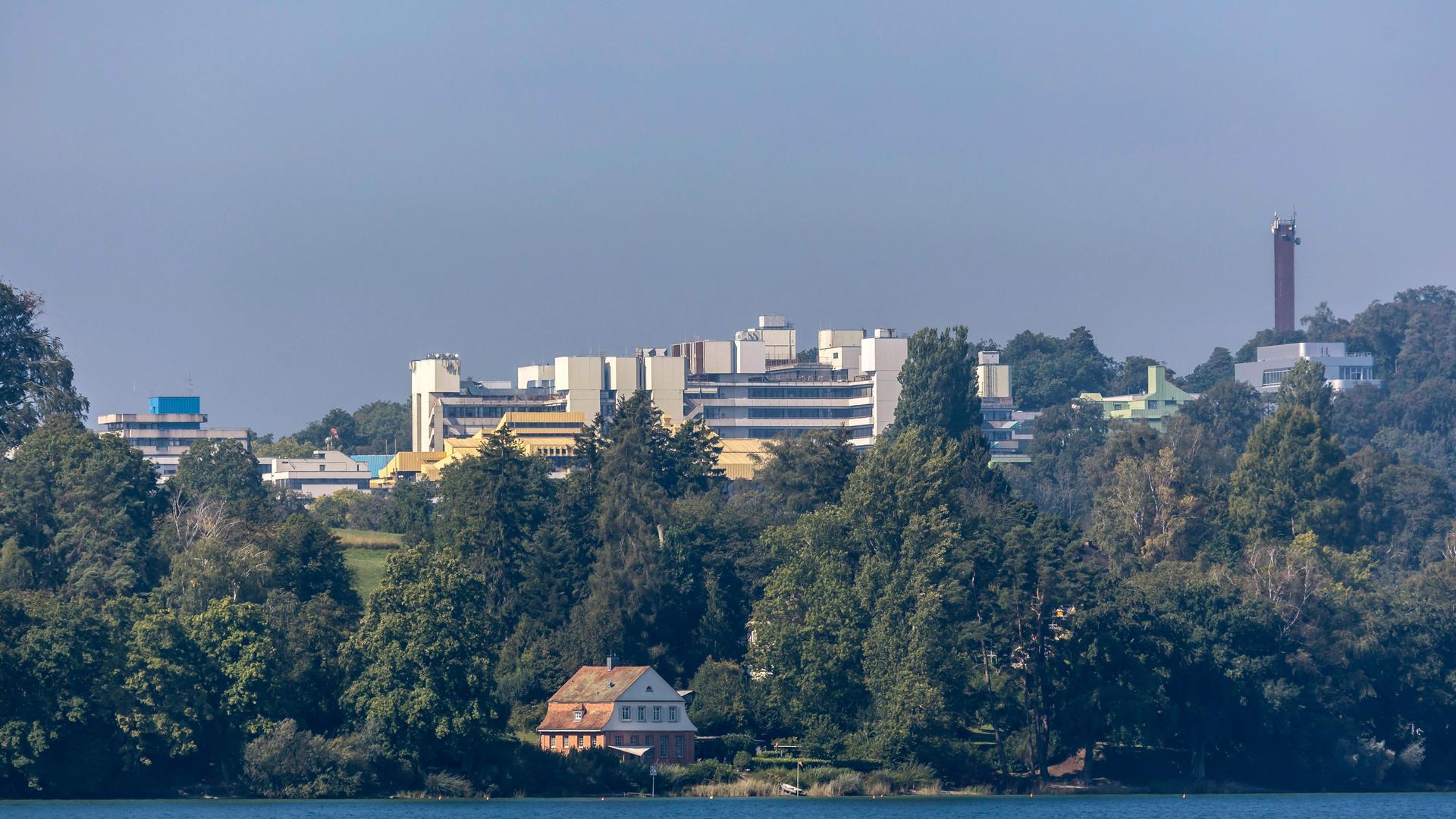 Blick auf die Universität Konstanz am Bodensee. Blick auf die Universität Konstanz am Bodensee.
