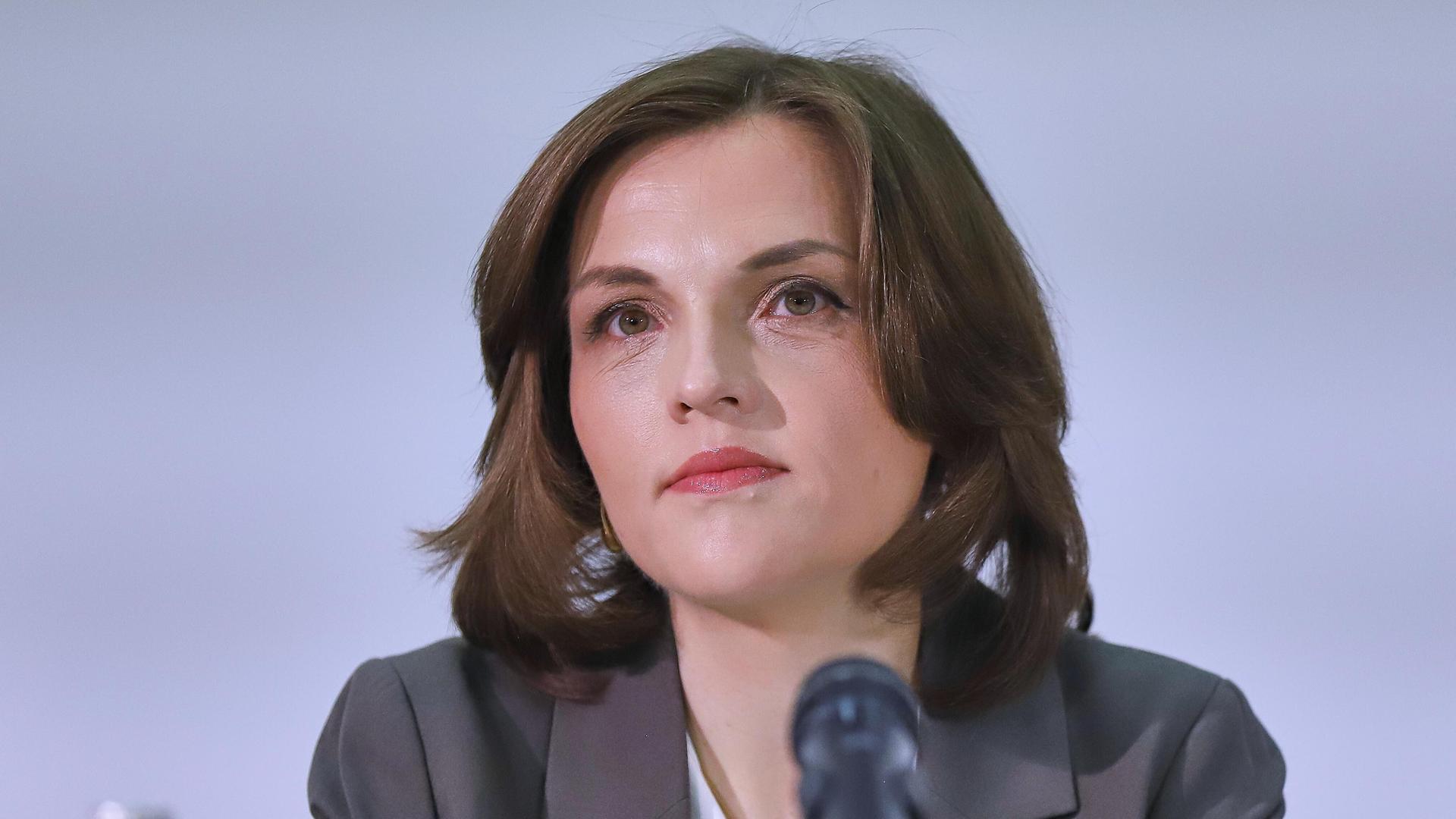 Elisabeth Kaiser, SPD, schaut enst. Elisabeth Kaiser, SPD, schaut enst.
