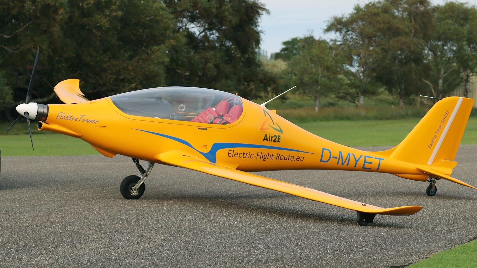 Norderney: Das vollelektrische Ultraleicht-Flugzeug "Elektra Trainer" steht am Flugplatz der Insel Norderney.