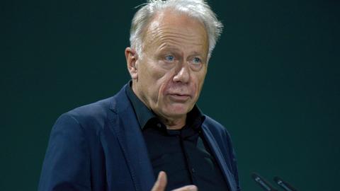 Jürgen Trittin bei einer Abschiedsrede für den verstorbenen Hans-Christian Ströbele bei der 48. Ordentlichen Bundesdelegiertenkonferenz von Bündnis90/Die Grünen im World Conference Center. Bonn, 15.10.2022