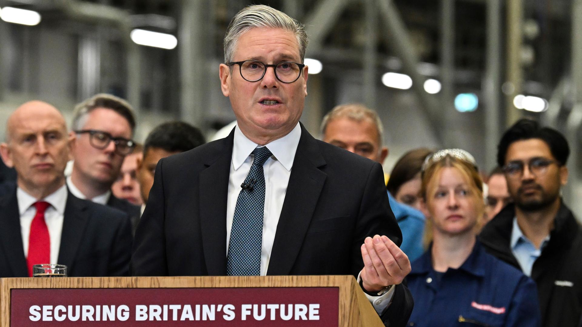 Glasgow: Der britische Premierminister Keir Starmer hält eine Rede während eines Besuchs im Werk Govan von BAE Systems.