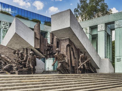 Das Denkmal des Warschauer Aufstandes erinnert an die Kämpfer des Warschauer Aufstandes von 1944.