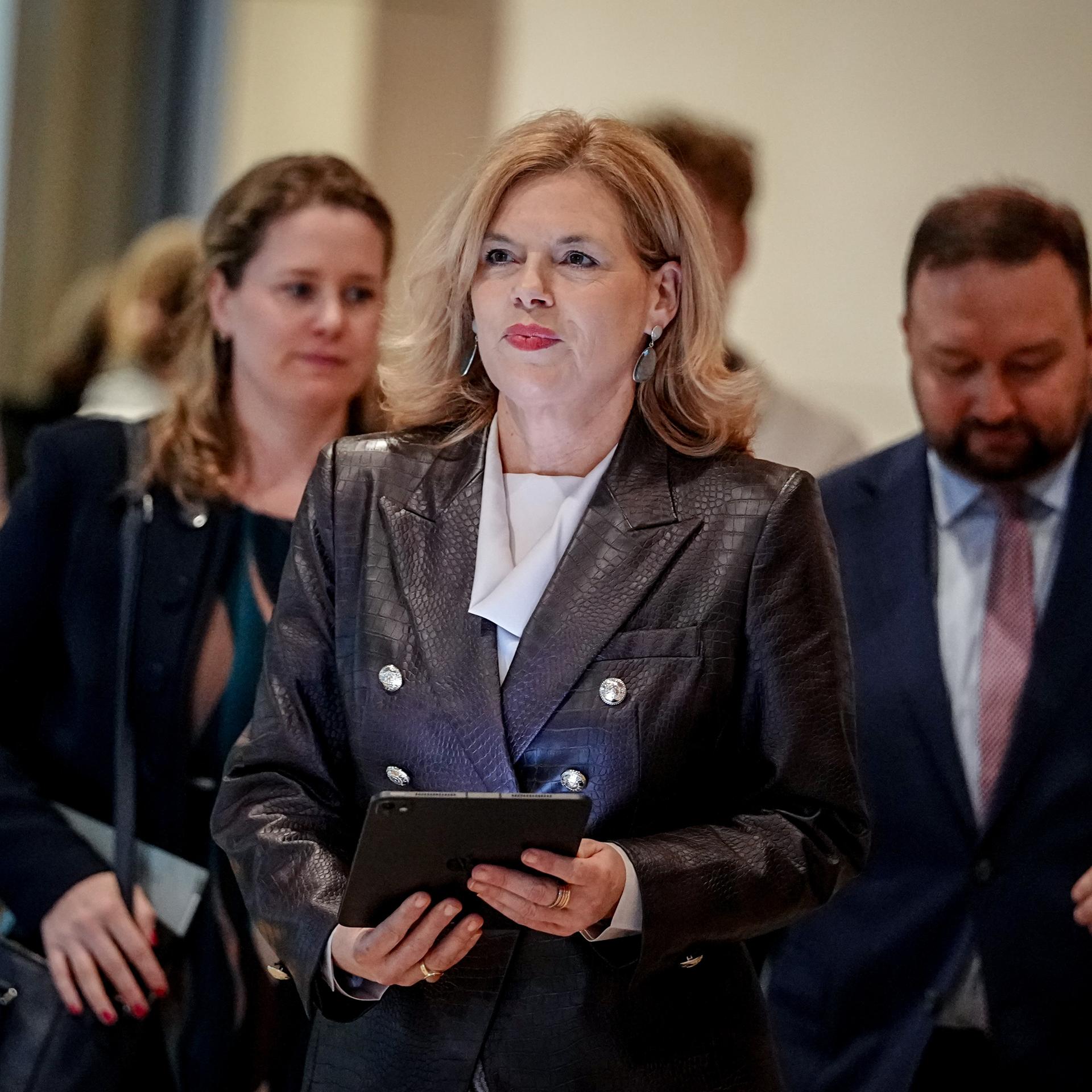 Julia Klöckner (CDU), Bundestagspräsidentin, kommt zum Pressestatement zur Veranstaltung "Generation Corona? Wie Kinder und Jugendliche die Pandemie erlebt haben" im Deutschen Bundestag.