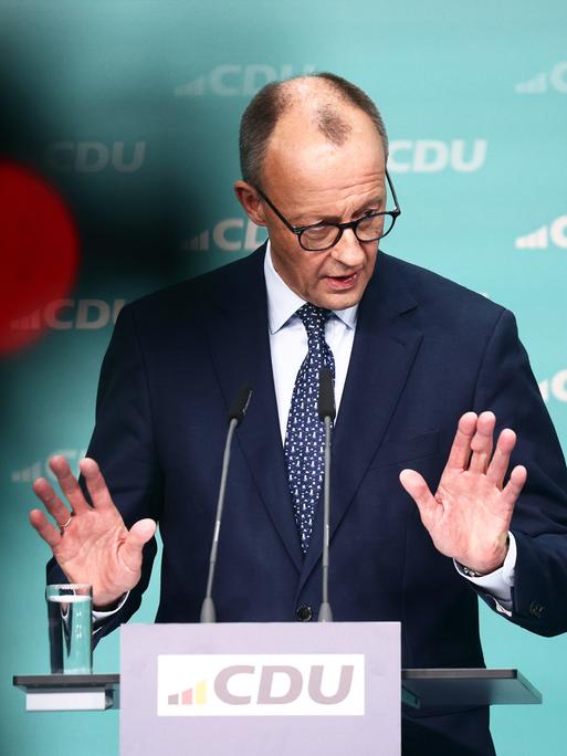 Friedrich Merz, CDU-Bundesvorsitzender und CDU/CSU-Fraktionsvorsitzender im Bundestag, spricht während einer Pressekonferenz nach der Sitzung des CDU-Vorstands.