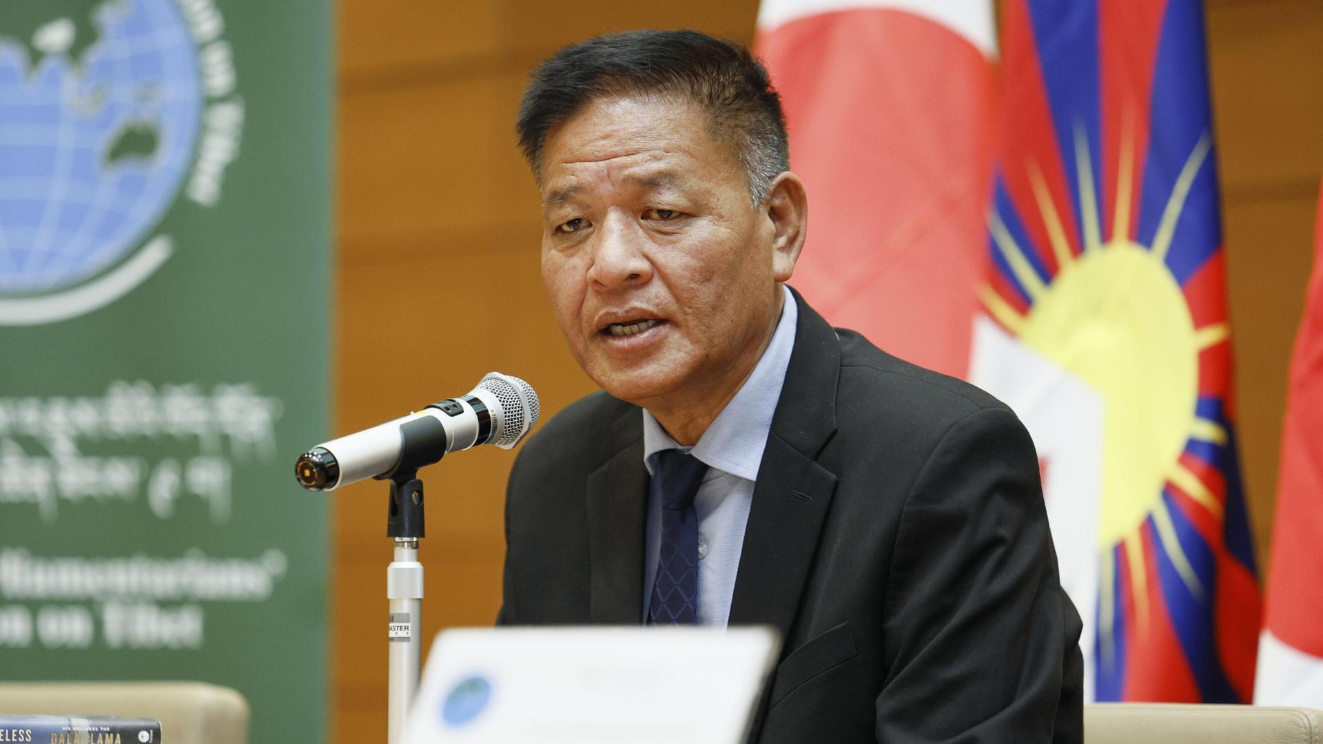 Der Premierminister der tibetischen Exilregierung, Penpa Tsering, spricht auf einer Pressekonferenz in Tokio