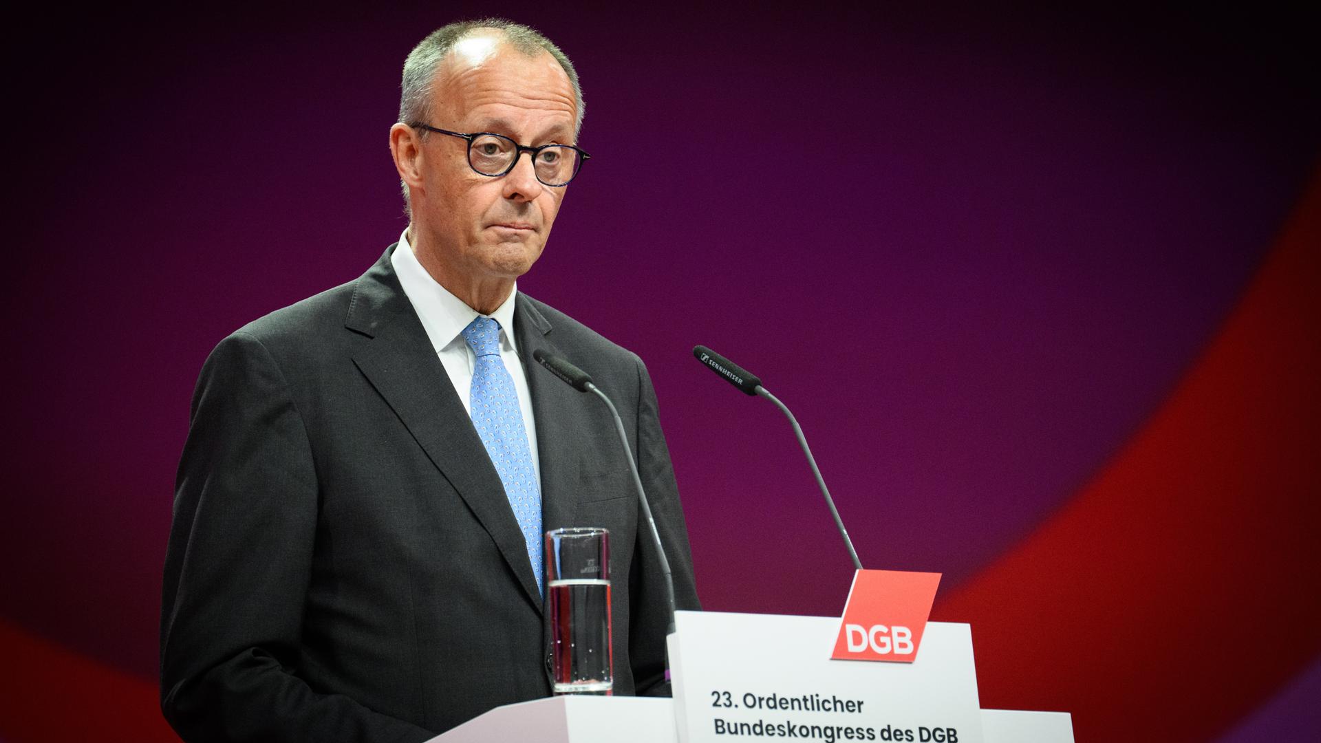 Bundeskanzler Friedrich Merz (CDU) spricht beim 23. Ordentlichen Bundeskongress des Deutschen Gewerkschaftsbundes (DGB) in Berlin.