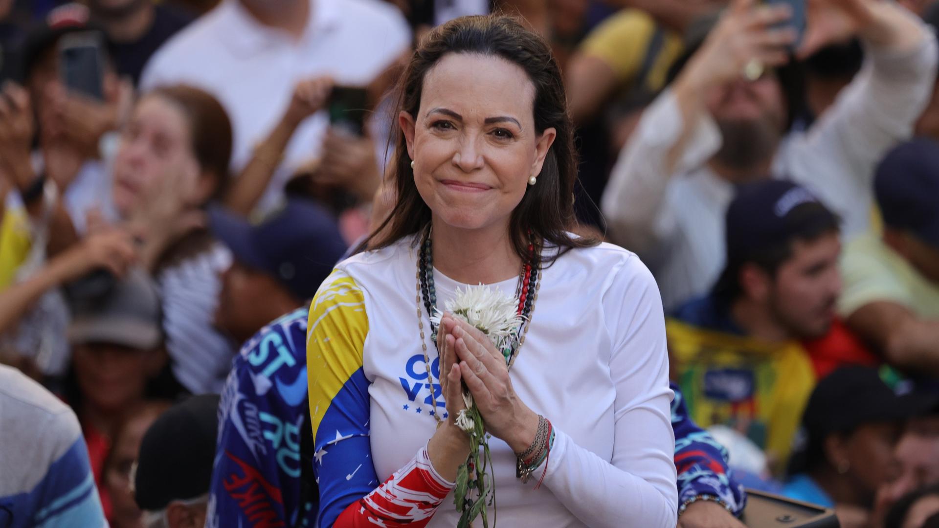 Caracas: Die venezolanische Oppositionsführerin Maria Corina Machado führt eine Demonstration gegen die erneute Vereidigung des autoritären Präsidenten Maduro. Caracas: Die venezolanische Oppositionsführerin Maria Corina Machado führt eine Demonstration gegen die erneute Vereidigung des autoritären Präsidenten Maduro.