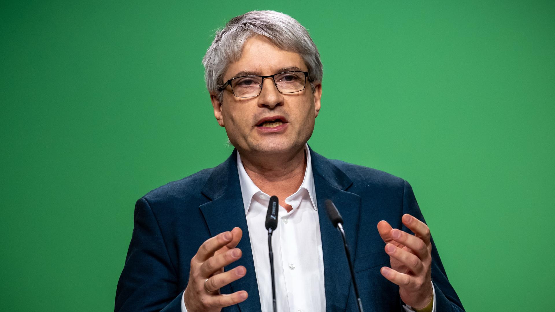 Sven Giegold, (Bündnis 90/Die Grünen), spricht beim Programmparteitag seiner Partei zu den Delegierten. Sven Giegold, (Bündnis 90/Die Grünen), spricht beim Programmparteitag seiner Partei zu den Delegierten.