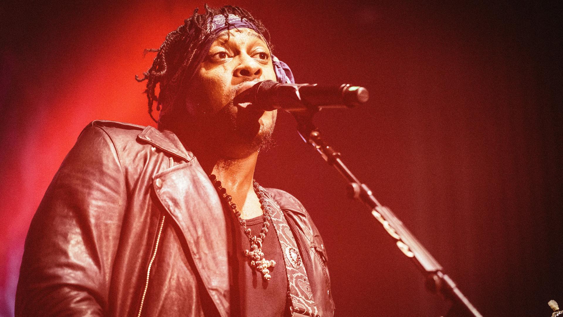 Der Sänger D'Angelo bei einem Auftritt in Kopenhagen im Jahr 2015. Der Sänger D'Angelo bei einem Auftritt in Kopenhagen im Jahr 2015.