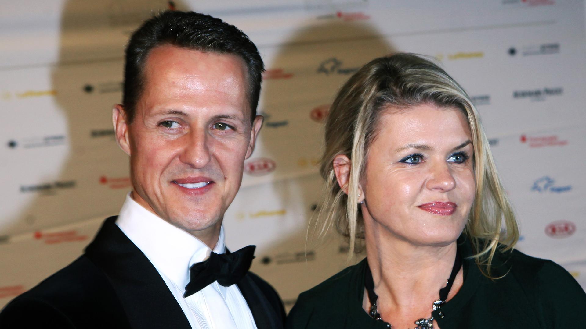 Zu sehen sind der frühere Formel-1-Rennfahrer Michael Schumacher und seine Frau Corinna bei einer Veranstaltung im November 2012. Zu sehen sind der frühere Formel-1-Rennfahrer Michael Schumacher und seine Frau Corinna bei einer Veranstaltung im November 2012.