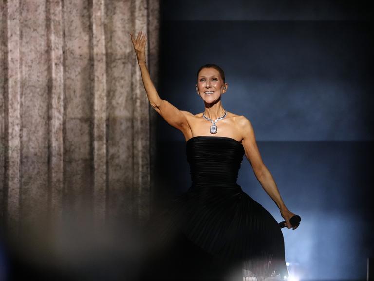 Sängerin Céline Dion steht wieder auf der Bühne. Sängerin Céline Dion steht wieder auf der Bühne.