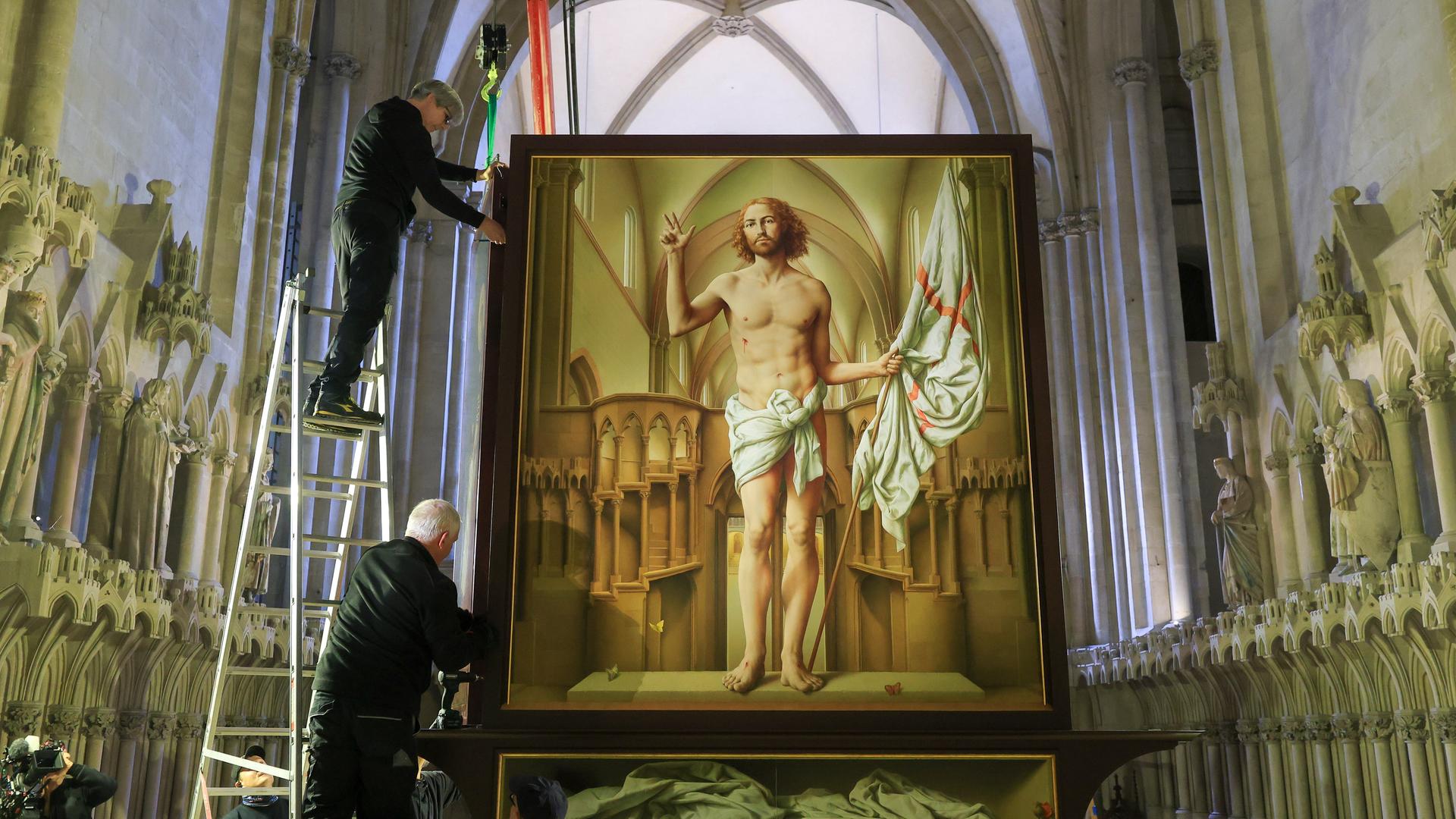 Ein Restauratorenteam demontiert den Cranach-Triegel-Altar im Naumburger Dom für den Transport nach Rom.  Ein Restauratorenteam demontiert den Cranach-Triegel-Altar im Naumburger Dom für den Transport nach Rom.