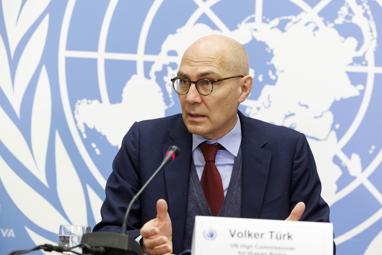 Volker Türk, UNO-Hochkommissar für Menschenrechte, spricht zu den Medien während einer Pressekonferenz, am europäischen Hauptsitz der Vereinten Nationen. 