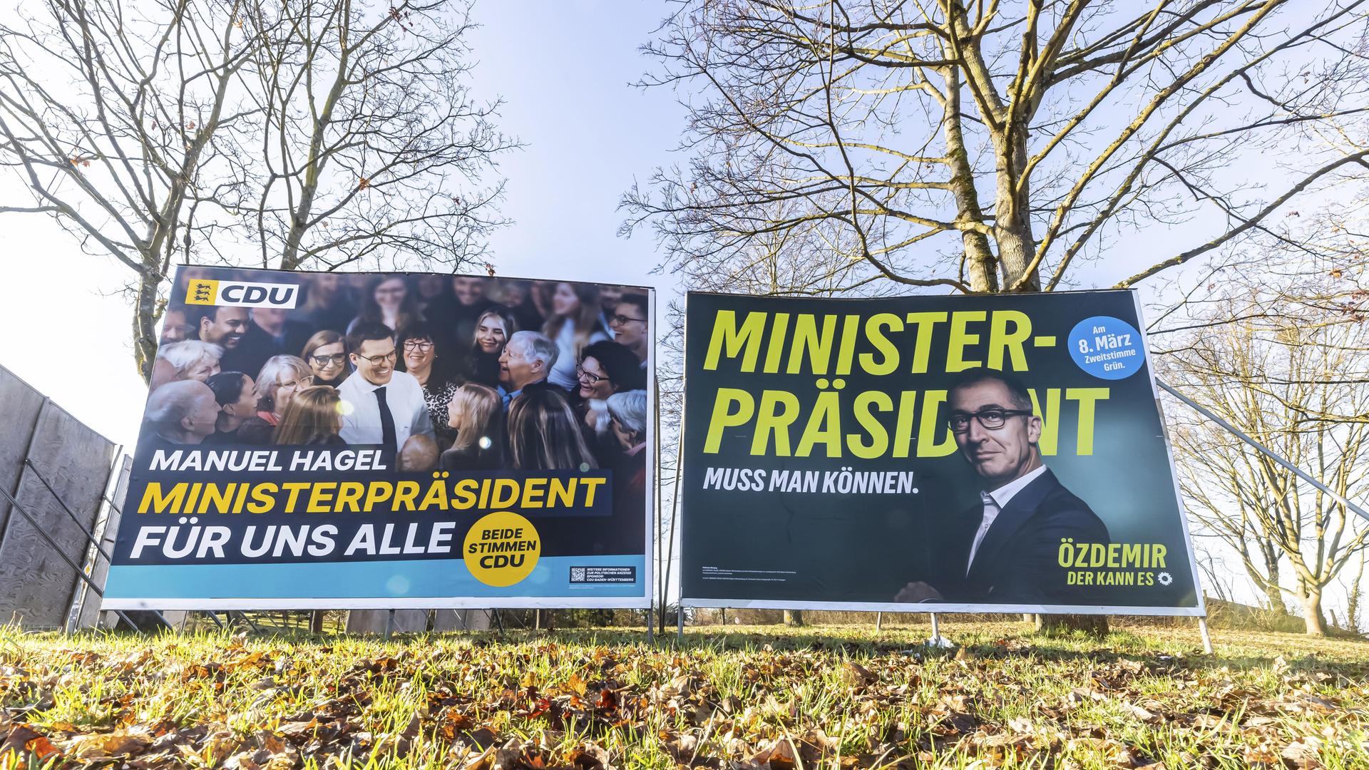 Großplakate der Spitzenkandidaten von CDU und Die Grünen nebeneinander in Fellbach, Baden-Württemberg