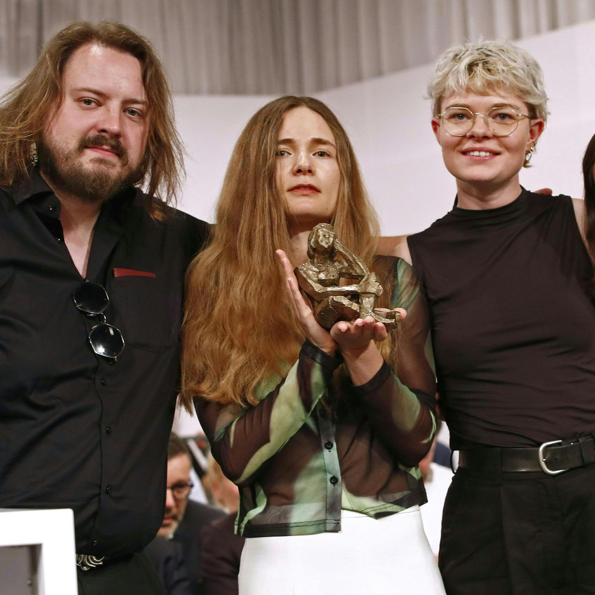 Bachmann-Preisträger 2023: Martin Piekar (Kelag-Preis / BKS-Bank-Publikumspreis), Valeria Gordeev (Bachmann-Preis), Laura Leupi (3sat-Preis) und Anna Felnhofer (Deutschlandfunk-Preis) 