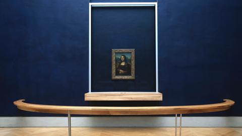 Das Gemälde der Mona Lisa im Museum Louvre in Paris. 