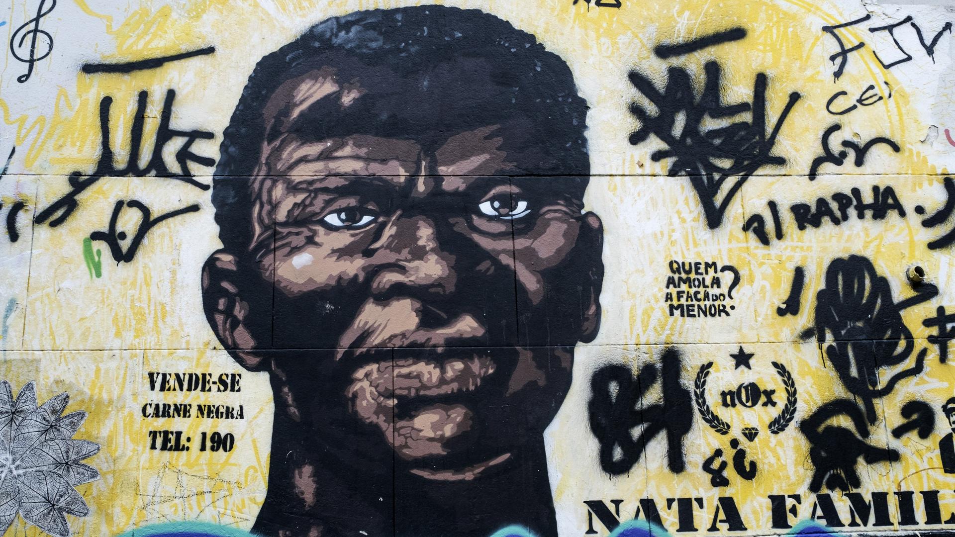 "Man verkauft - Schwarzes Fleisch - Tel: 190" steht neben der Wandmalerei eines großen Männerporträts im ehemaligen Sklavenviertel an der Pedra do Sal in Rio de Janeiro. 
