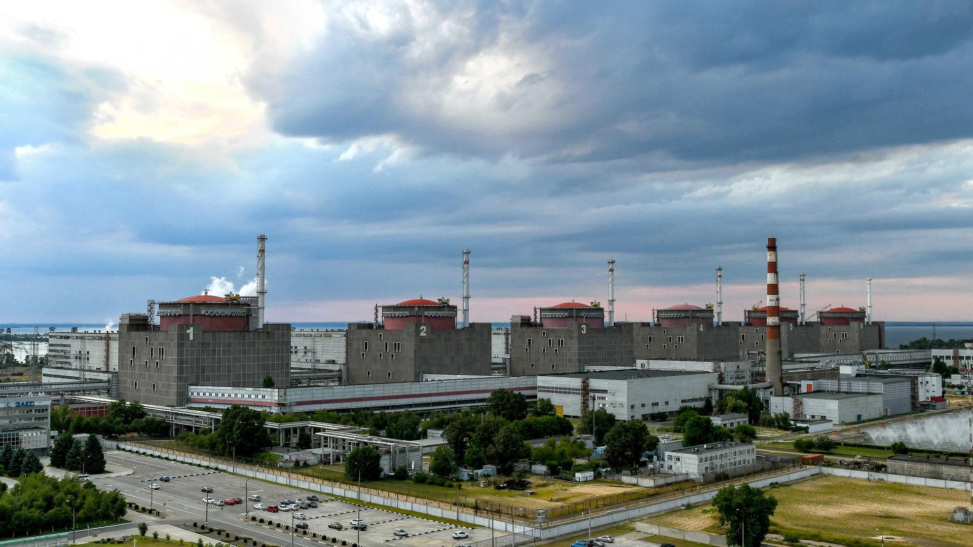 Blick auf das Atomkraftwerk Saporischschja in der Ukraine