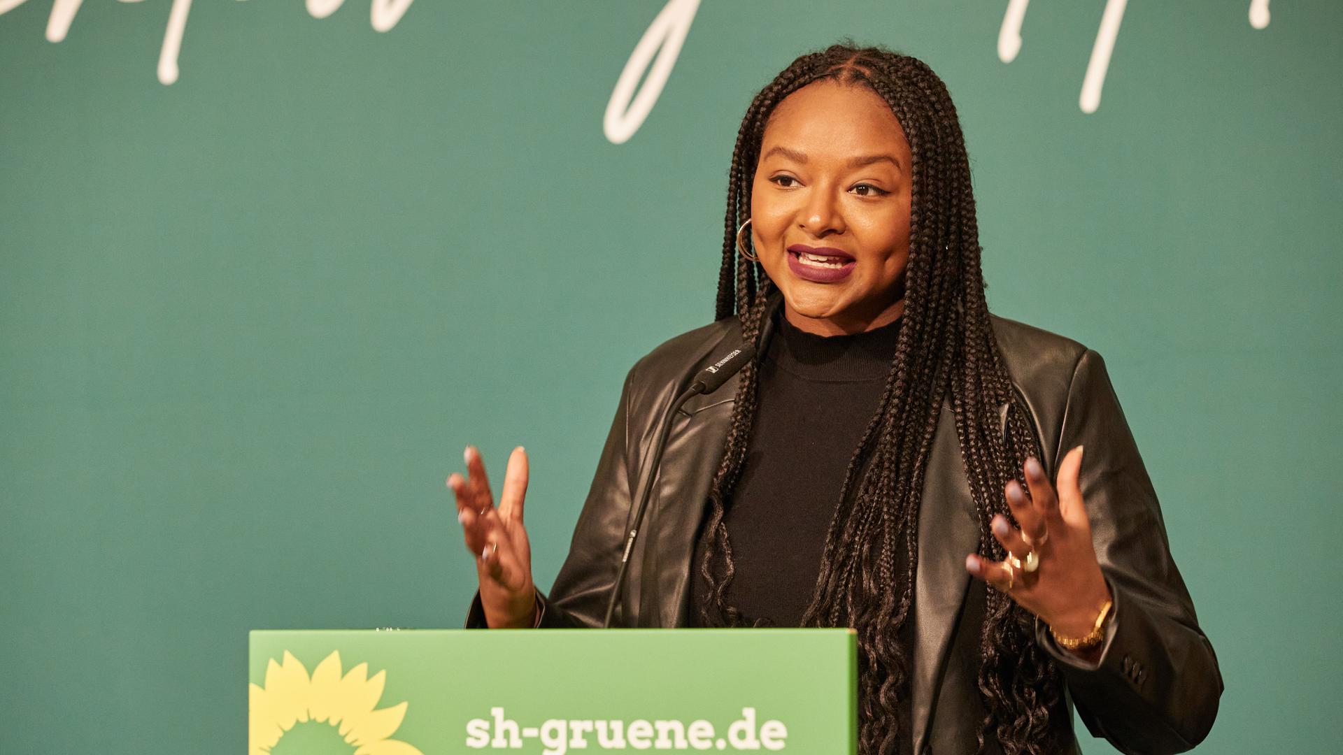 Aminata Toure (Bündnis 90/Die Grünen), Vizepräsidentin des Landtages von Schleswig-Holstein, spricht auf dem Online-Landesparteitag der Grünen Schleswig-Holstein.