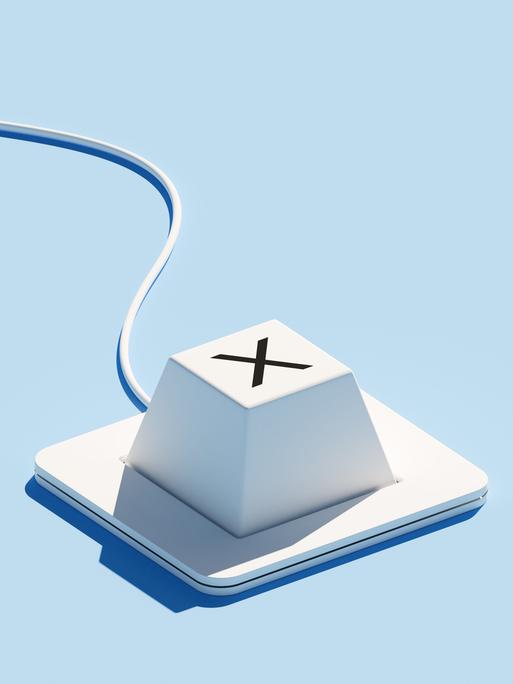 Eine Tastatur mit einer einzelnen Taste und einem „X“-Symbol steht vor blauem Hintergrund. 
