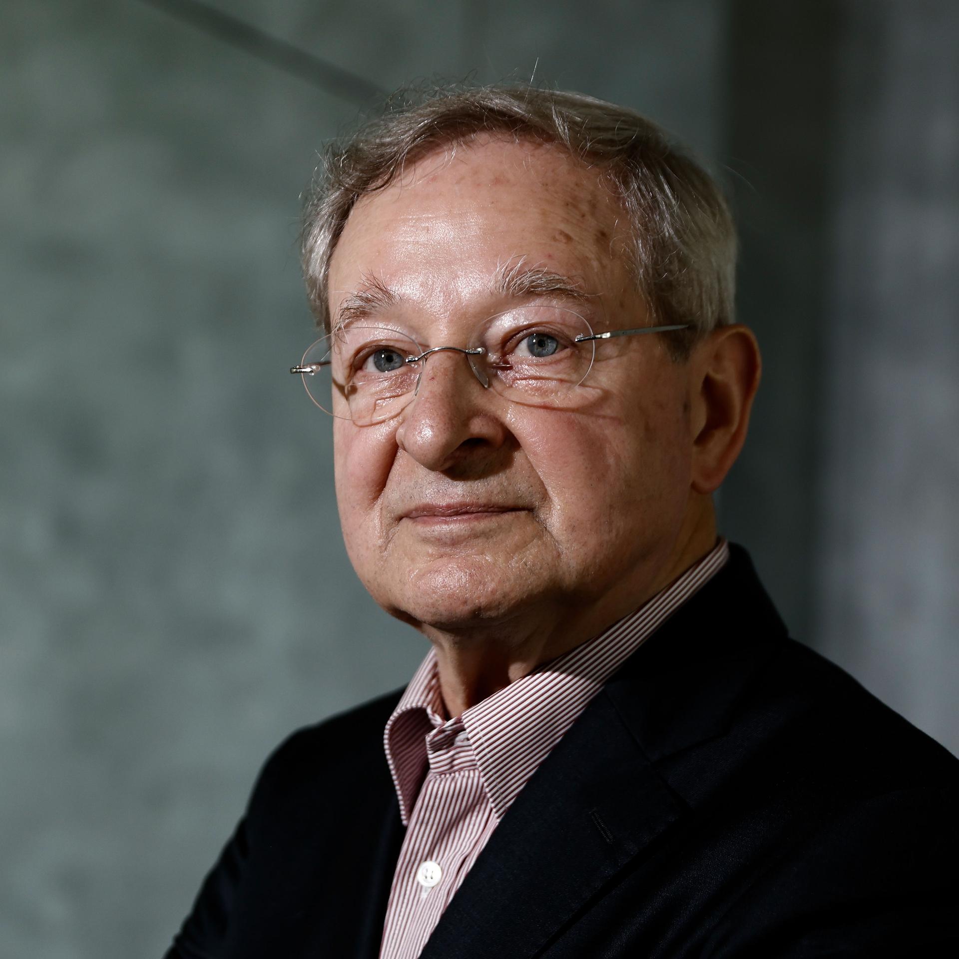 Nachruf auf Péter Nádas – „Meine erste Erinnerung ist ein Bombenangriff“