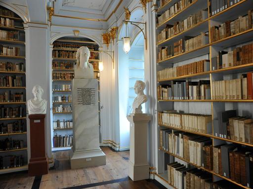 Der Rokokosaal der Bibliothek der deutschen Klassik in Weimar.