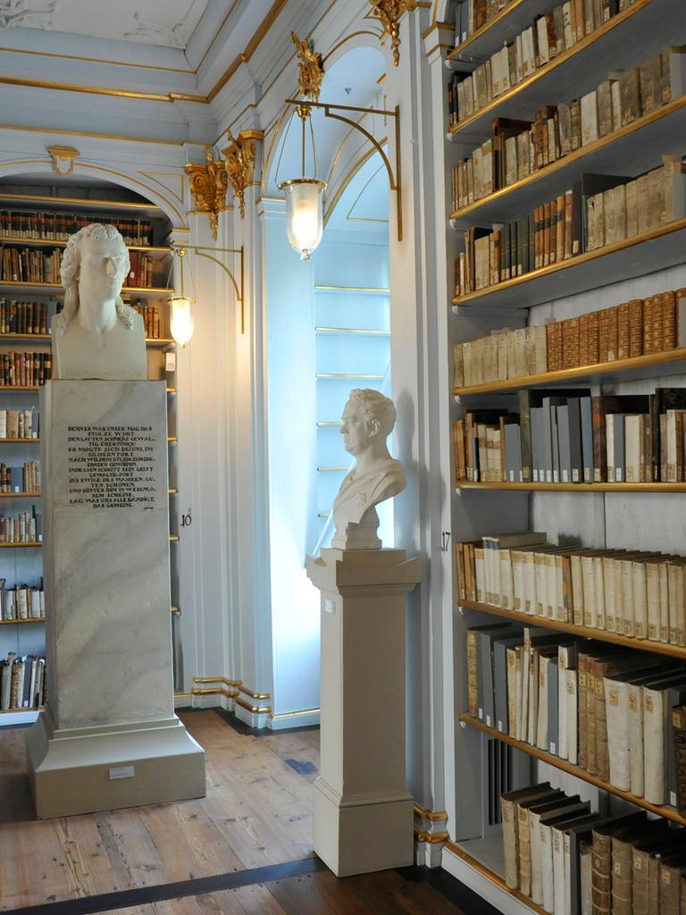 Der Rokokosaal der Bibliothek der deutschen Klassik in Weimar.