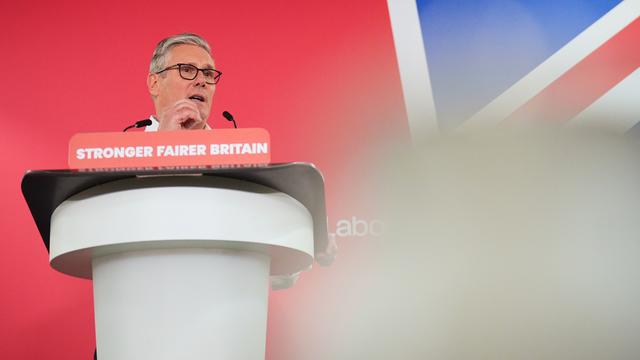 Großbritanniens Premierminister Sir Keir Starmer hält eine Rede.