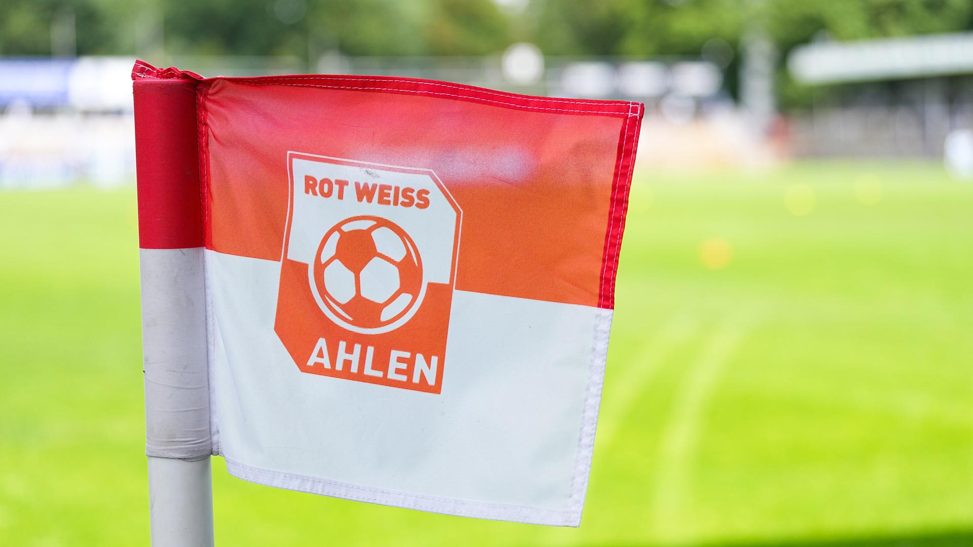 Eine Eckfahne von Rot-Weiss Ahlen