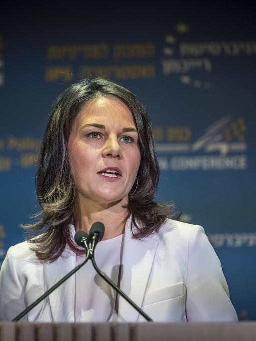 Annalena Baerbock, Bundesaußenministerin, aufgenommen im Rahmen ihrer Reise nach Israel. Hier bei der Teilnahme an der Konferenz 21st Herzliya Conference