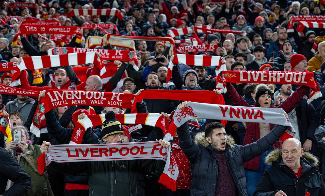 Liverpool FC-Fans singen beim Pokalspiel gegen West Ham United: You ll Never Walk Alone.